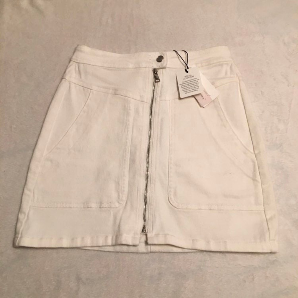 Newâ womens jean Skirt size 25